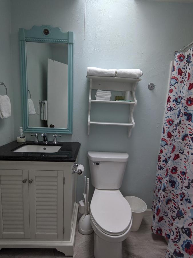 Hop & Vine Inn Fennville Экстерьер фото