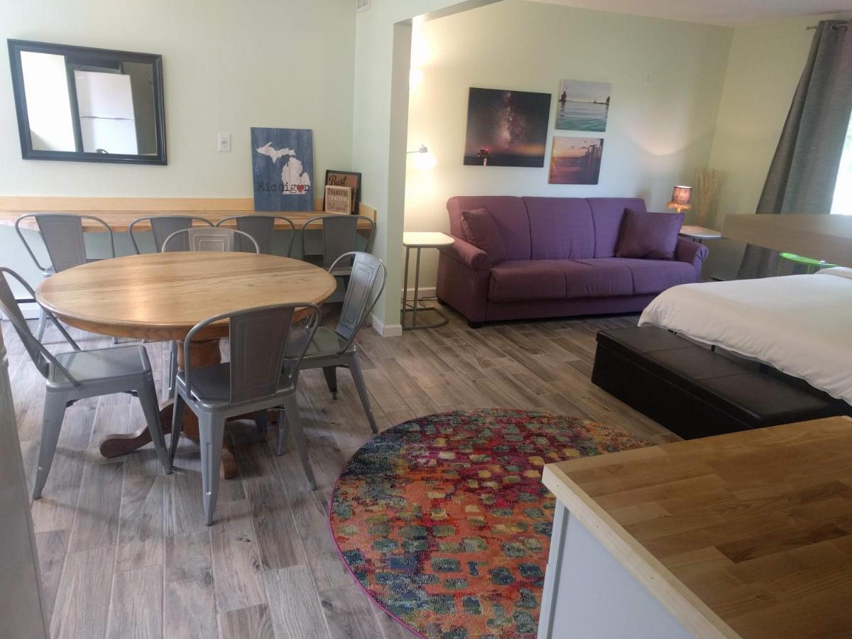 Hop & Vine Inn Fennville Экстерьер фото