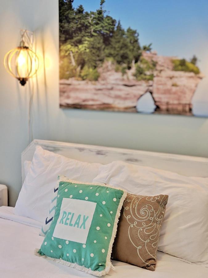 Hop & Vine Inn Fennville Экстерьер фото